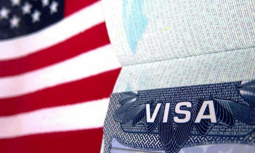 Американское посольство предложило россиянам получать визы в Киеве