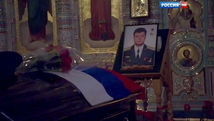 Погибшего командира Су-24 похоронили под залпы почетного караула