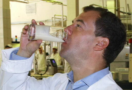 Медведев: «Дефицита мяса, молока, сахара и зерна не будет»