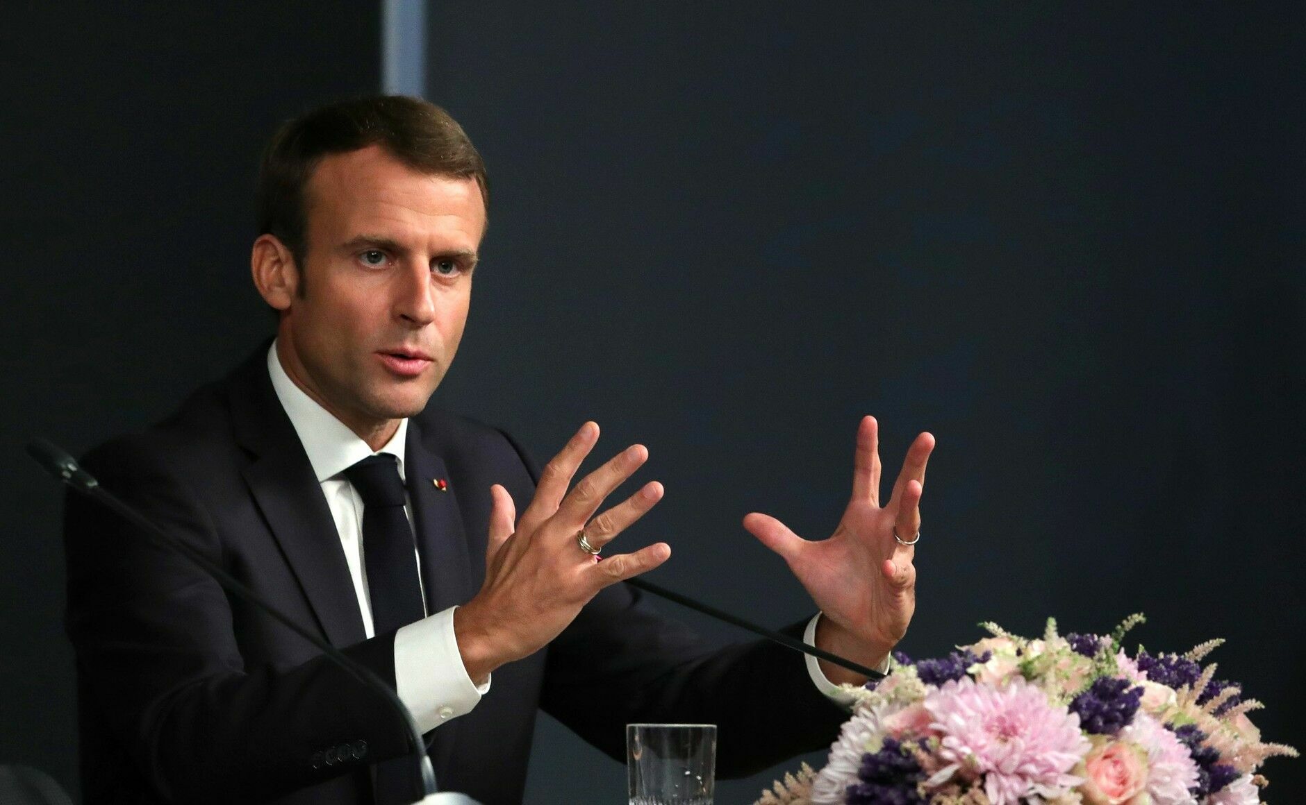 Политолог: Во Франции Макрона любят больше, чем Ле Пен из-за ее радикальных взглядов