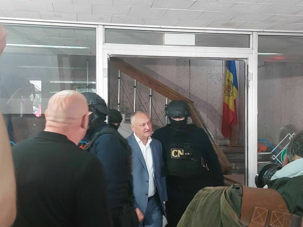 Суд оставил Игоря Додона под арестом