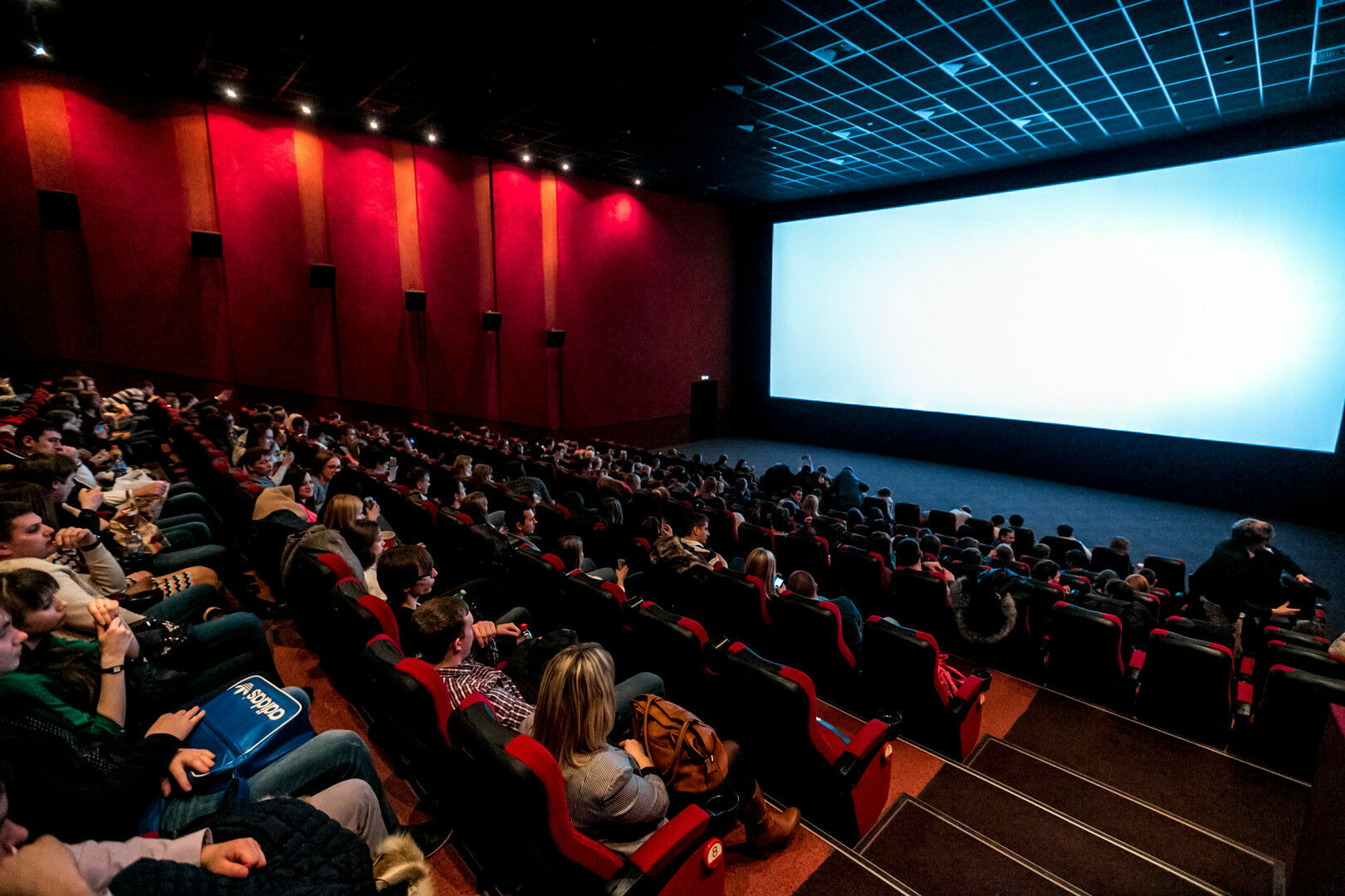 Кинотеатры в России заработают снова с 15 июля