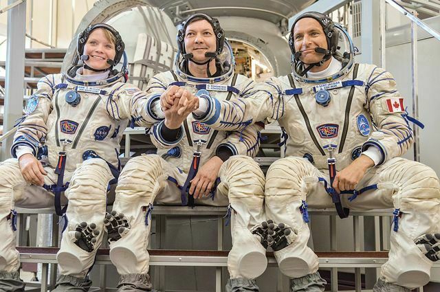 Космонавтам повысят зарплату до 500 тысяч рублей