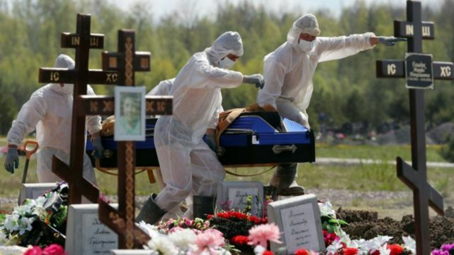 Умершие после ковида. Могилы россиян погибших. Кладбище переполнено.