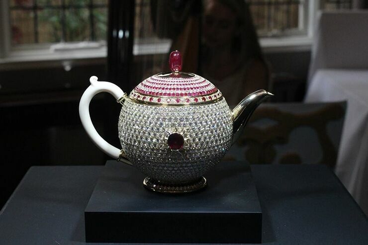 В Лондоне показали самый дорогой в мире заварочный чайник