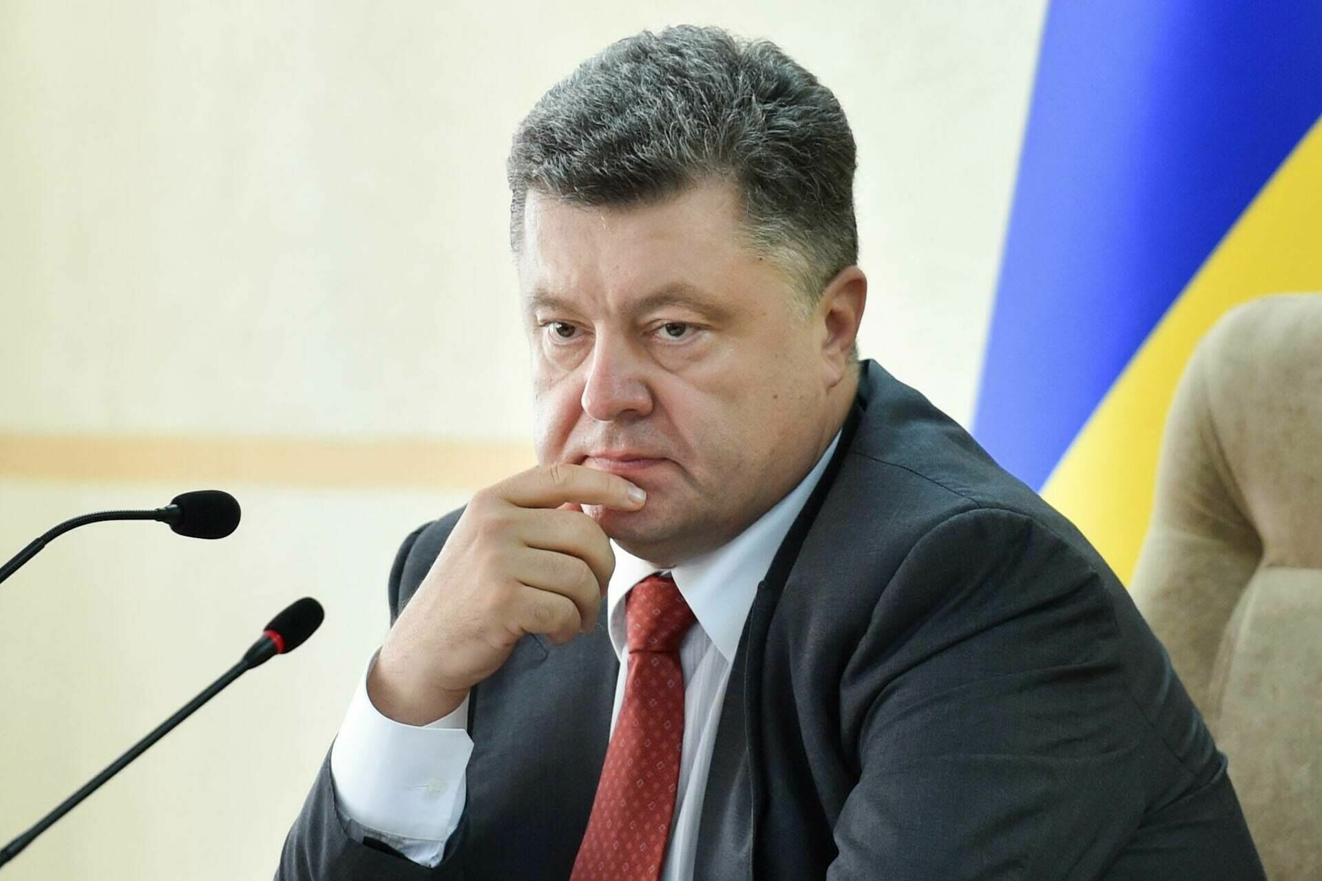 На Порошенко подали в суд за блокировку соцсетей на Украине