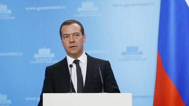 Медведев: кандидаты от "Единой России" не должны идти самовыдвиженцами