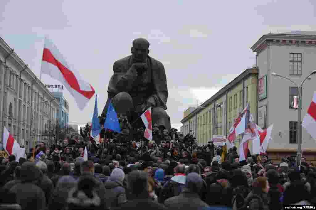 Антипример соседей: в Белоруссии митинги обходятся оппозиции в миллионы рублей
