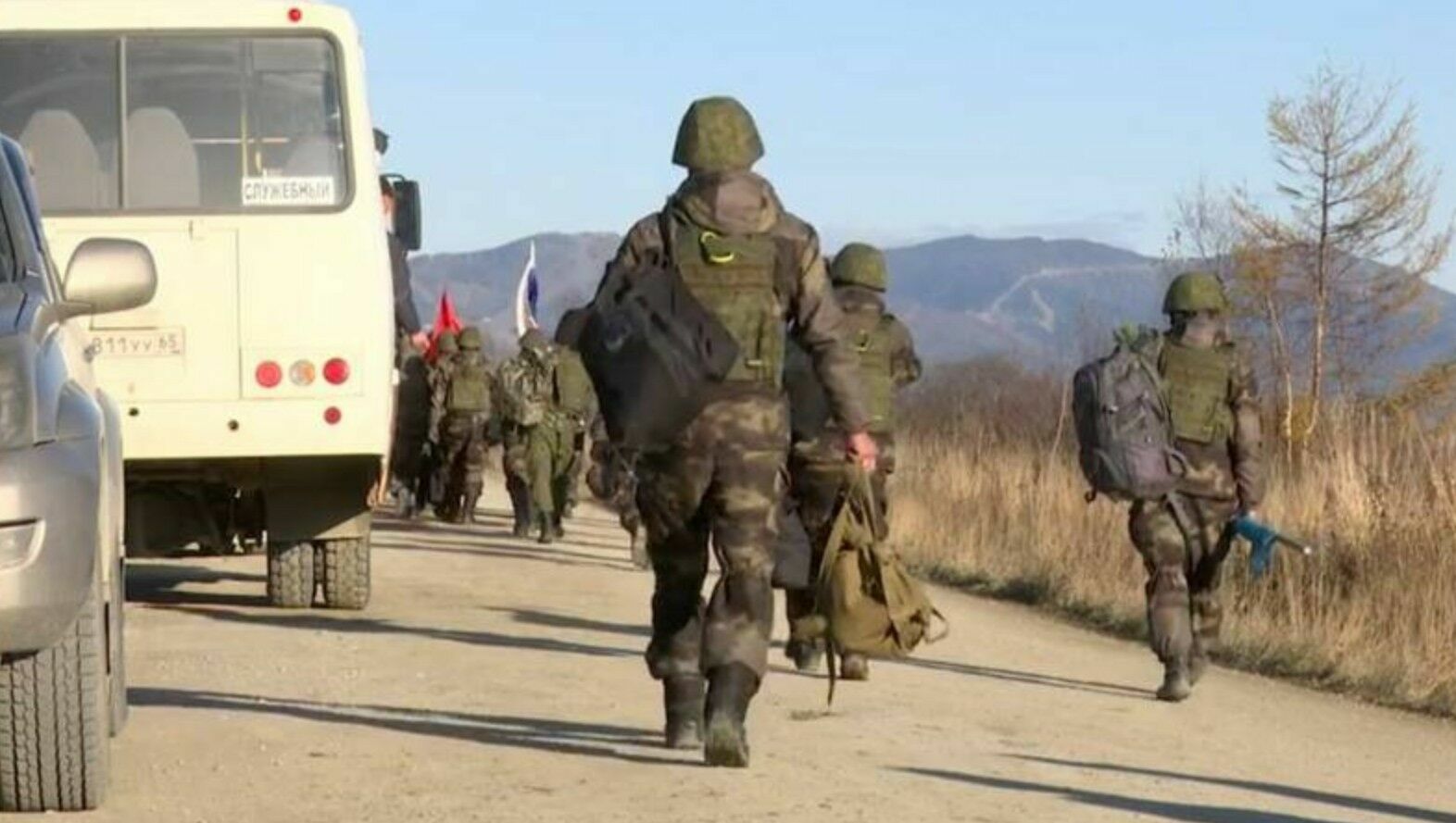 В Сахалинской области торжественно проводили бойцов в зону СВО