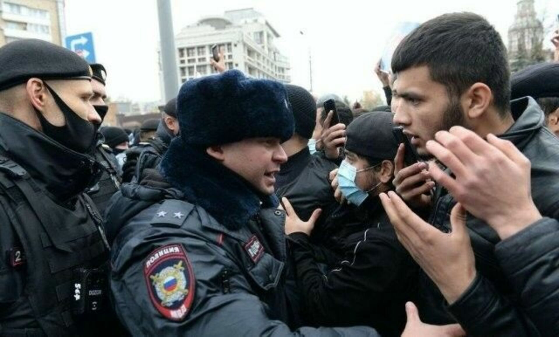 Митинг мусульман. Протесты мусульман в Москве. Мусульманский протест. Радикальные мусульмане.
