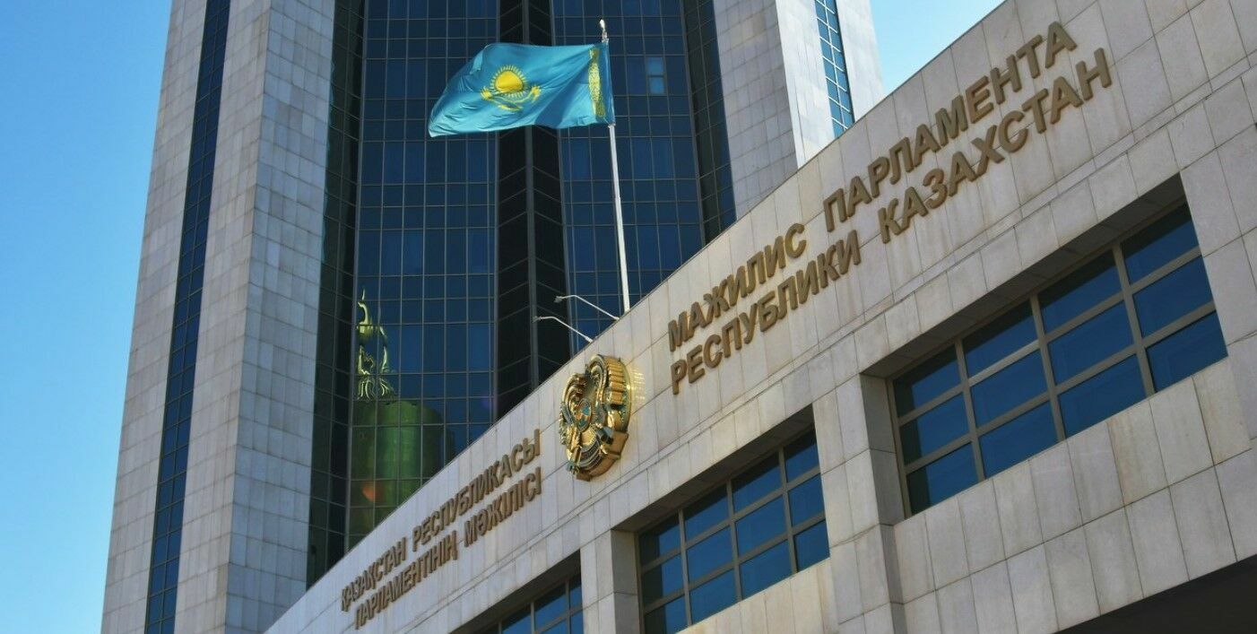 Парламент Казахстана лишил Назарбаева права согласовывать направления политики