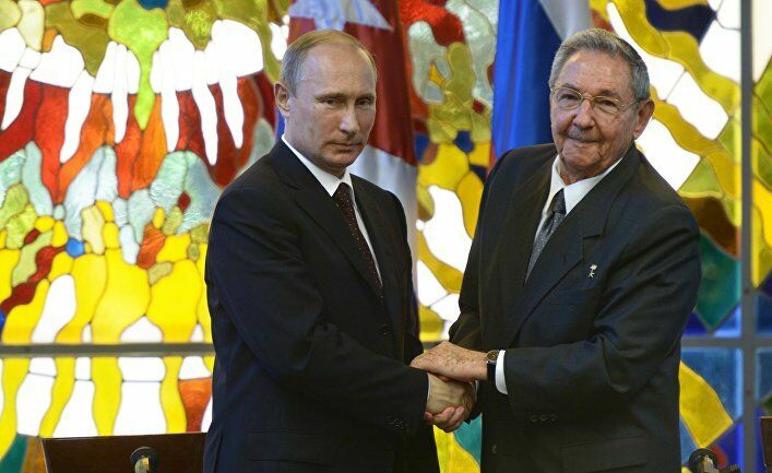 Россия помогает Кубе "неоплатной" нефтью