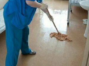 В Краснотурьинской больнице главврач решил заменить санитарок на уборщиц