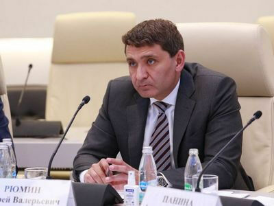 генеральный директор ПАО «Россети» Андрей Рюмин рапортует и готовности Россетей к новому сезону.