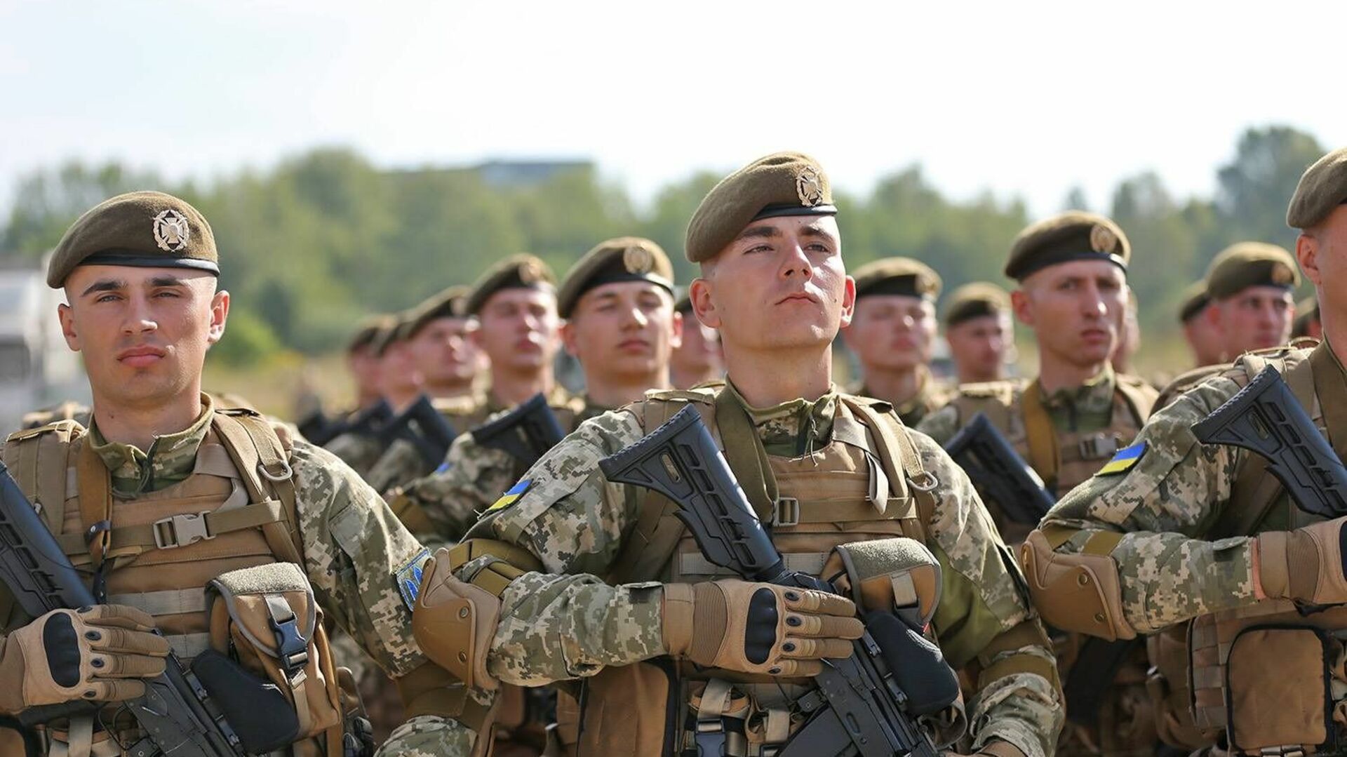 Укр солдат. ЗСУ армия. Форма солдат ВСУ. Современная армия. Украинская Военная форма.