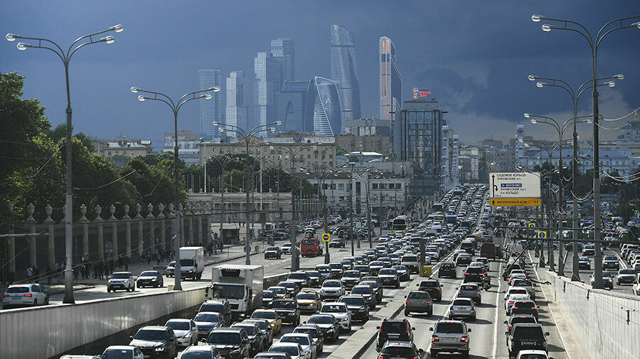 Москва попала в пятерку самых перегруженных автомобилями городов