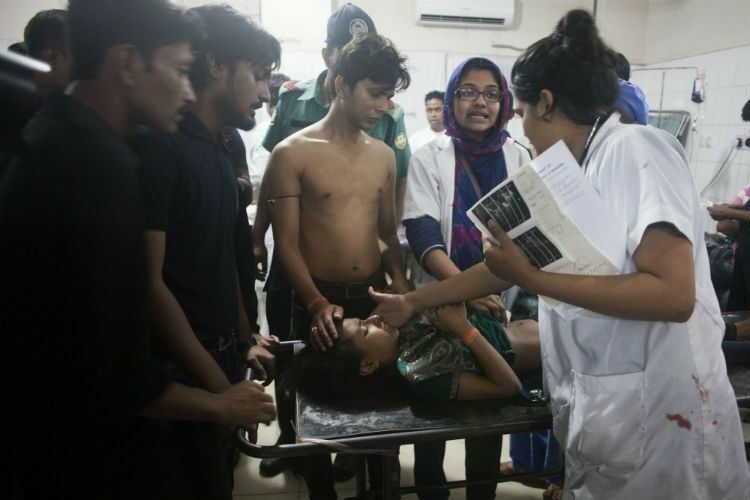 В Бангладеш произошла серия взрывов в мечети