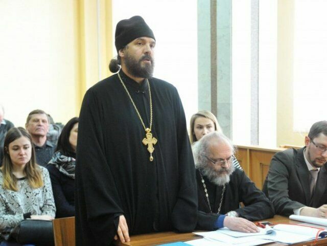 Свердловский суд не стал судить о диктаторах