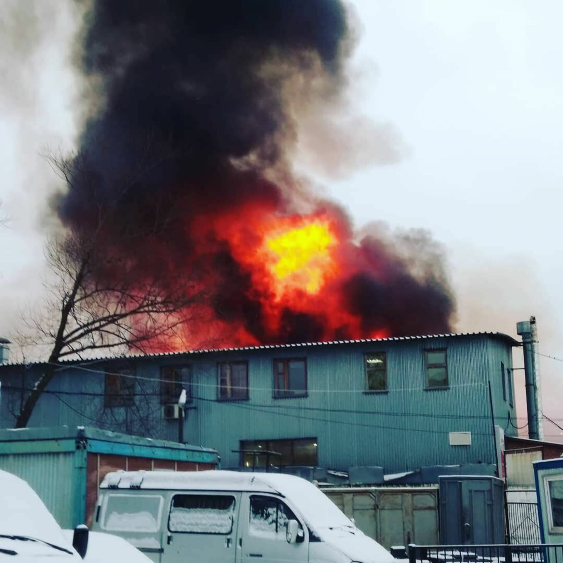 Что случилось в балашихе сегодня. Пожар в Балашихе. Пожар в Балашихе сейчас. Сгорел строительный рынок. Пожар на Носовихинском шоссе.