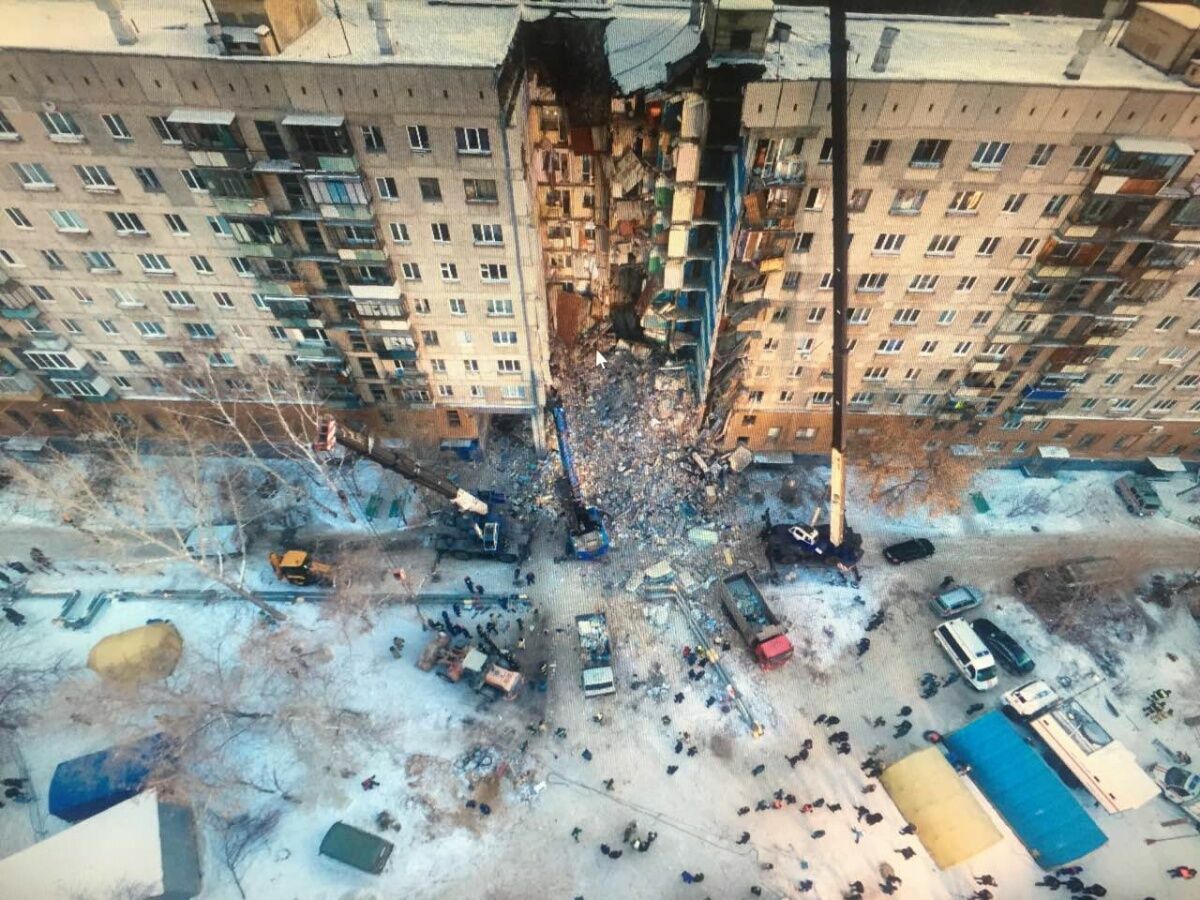 СКР: на обломках разрушенного дома в Магнитогорске следов взрывчатки нет