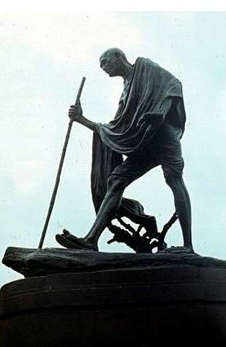 Памятник Махатме Ганди