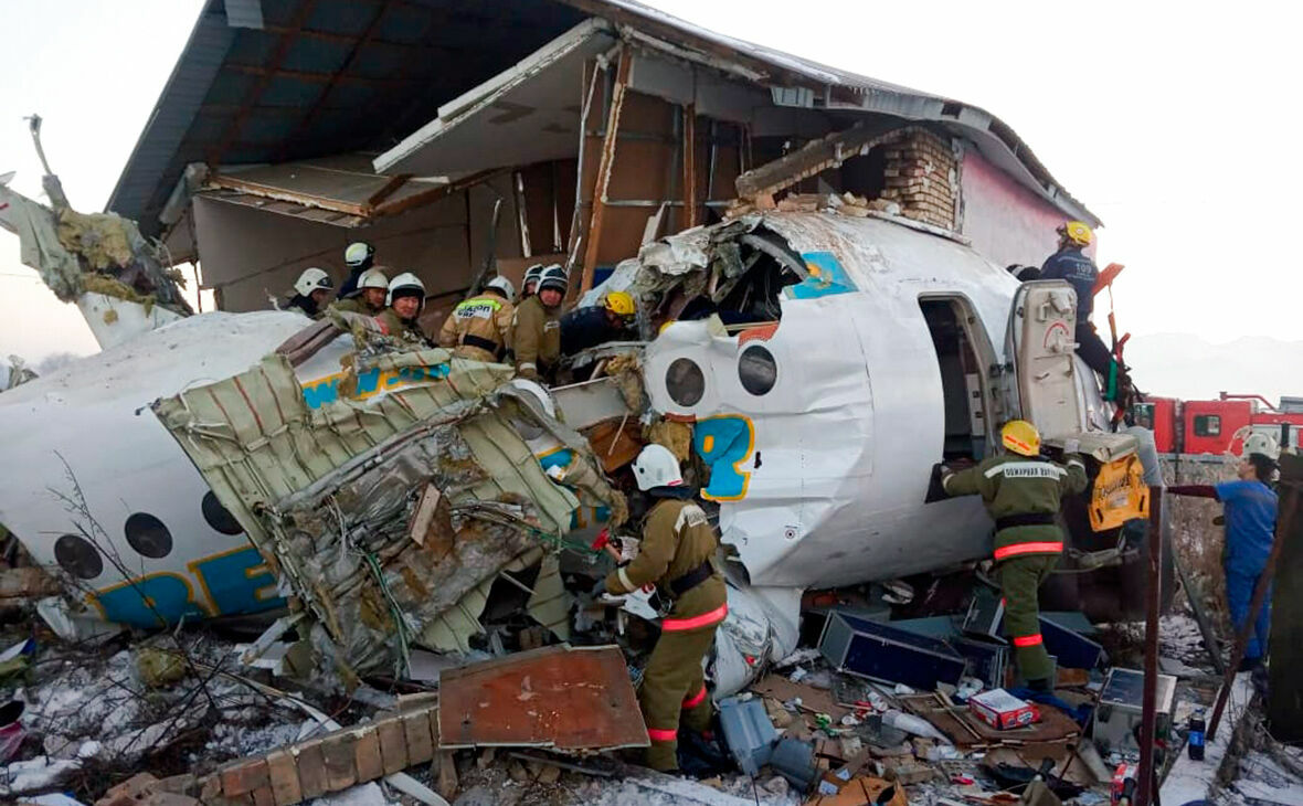 Черные ящики разбившегося в Казахстане самолета отправили в Москву