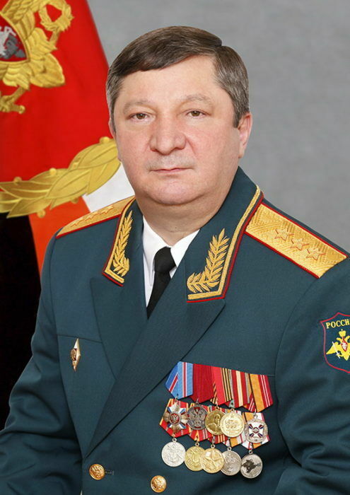 Генерал-полковник  Халил Арсаланов был обвинен в мошенничестве в особо крупном размере и снят с должности почти одновременно со сменой правительства. "К чему бы это?" - гадают аналитики. 