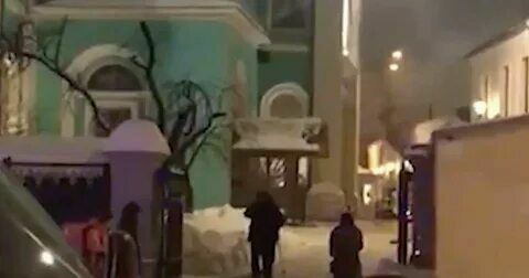 В центре Москвы загорелась трапезная Богоявленского собора