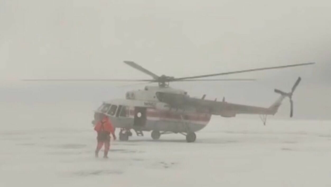 Спасатели эвакуировали 83 рыбаков с оторвавшихся льдин в Финском заливе (ВИДЕО)