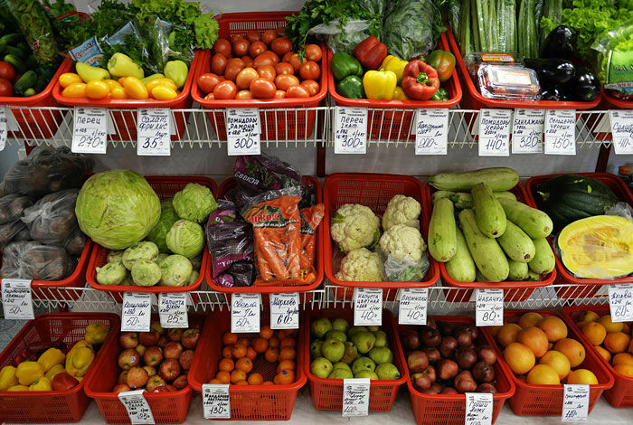 В Роспотребнадзоре заявили, что нитратов в овощах все больше