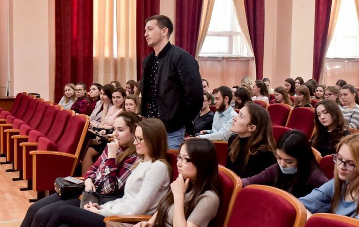 Прокуроры прочитали оренбургским студентам лекцию о соцсетях