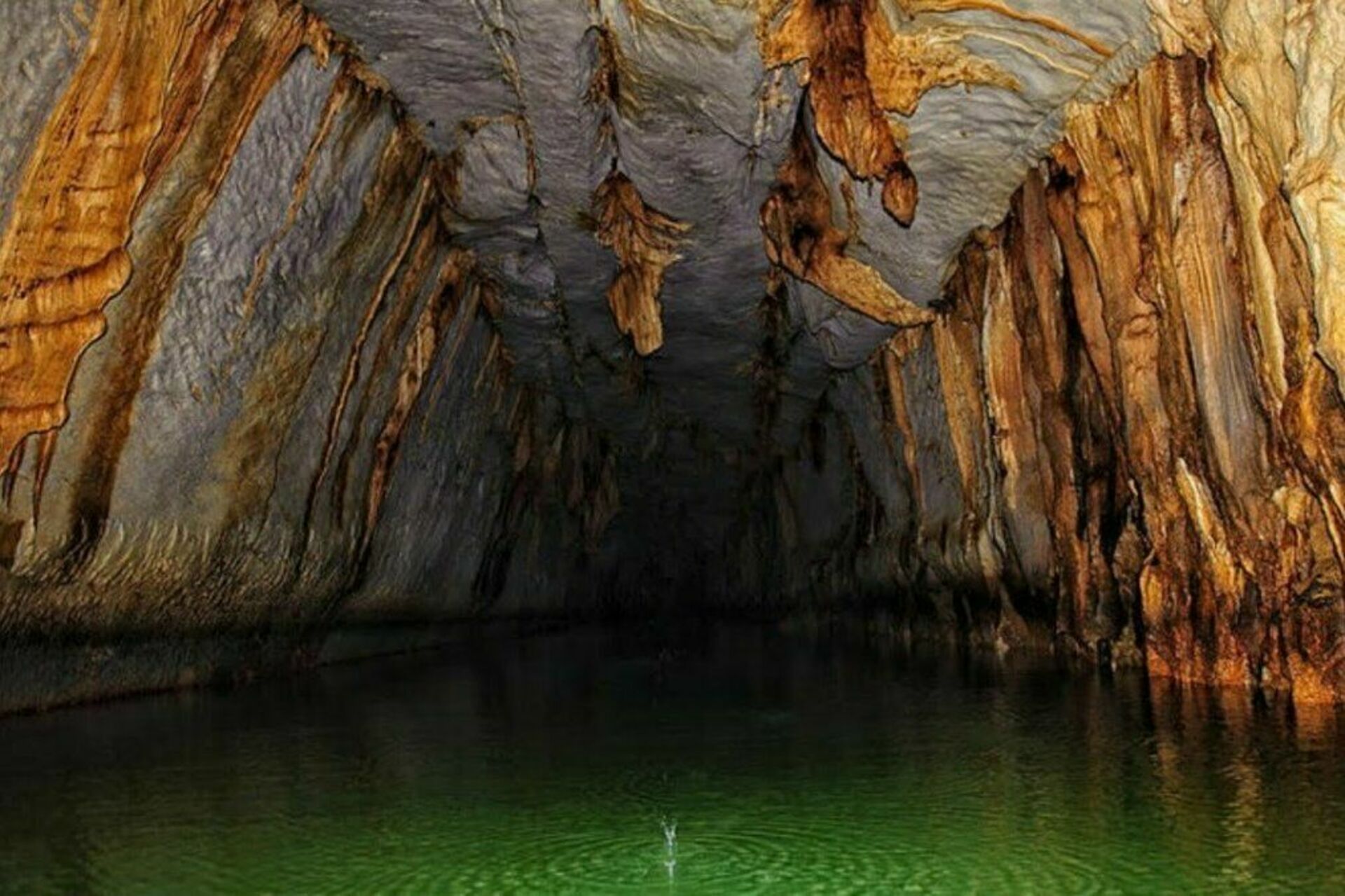 Вода в подземных реках и озерах. Подземная река Пуэрто-принцесса на Филиппинах. Подземная река Пуэрто-Принсеса. Подземная река Пуэрто-Принсеса (Puerto Princesa). Подземная река Пуэрто-Принсеса ЮНЕСКО.
