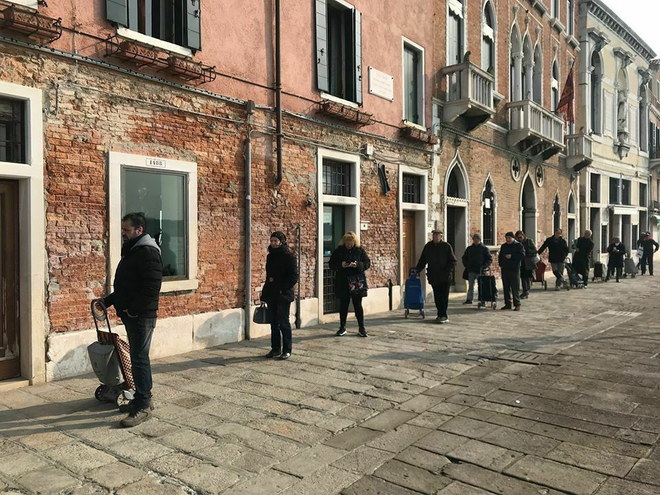 Держать дистанцию: как жители Венеции переживают эпидемию