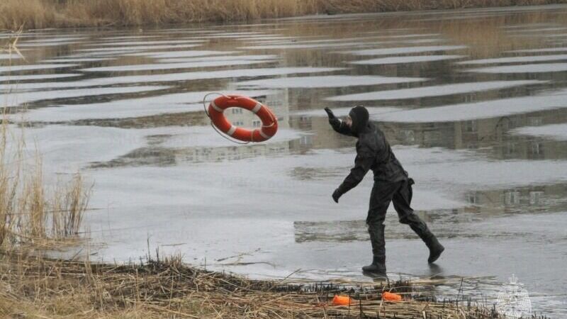 Два ребенка погибли в Ростове-на-Дону, провалившись под лед