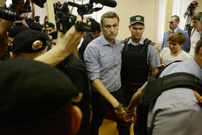 «Дай пять». Алексея Навального осудили на 5 лет колонии