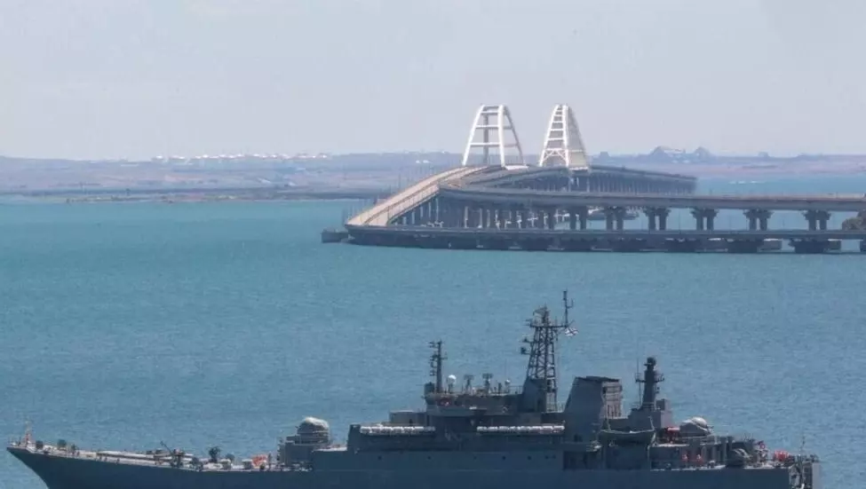 Росгвардия охраняет Крымский мост вместе с ВМФ и пограничниками