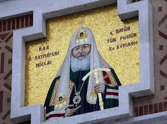 Вход храма в Ростове-на-Дону украсили мозаикой с патриархом Кириллом