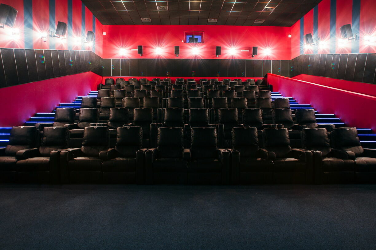 В Минкультуры пообещали открыть кинотеатры с 15 июля