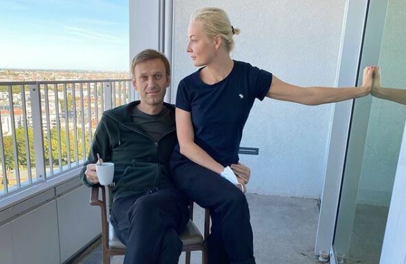 Навальный потребовал вернуть одежду, изъятую у него в больнице Омска