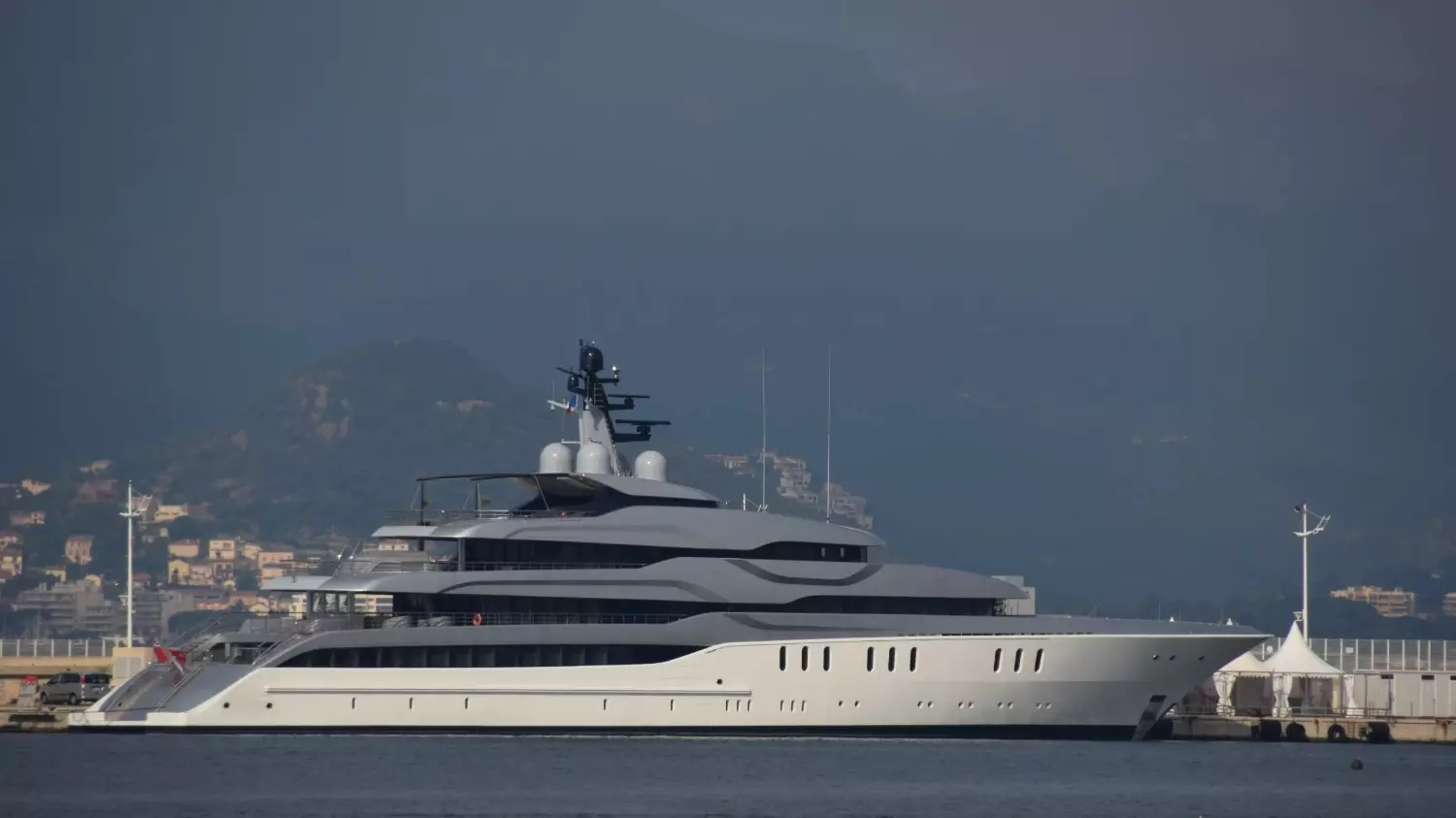 Яхта Виктора Вексельберга стоимостью 90 миллионов арестована властями Испании