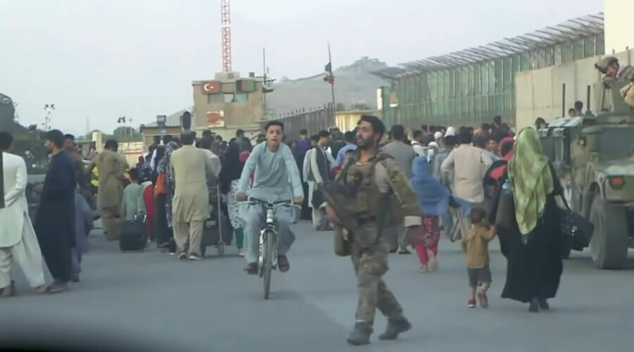Тысяче афганцам позволили въезд в РФ