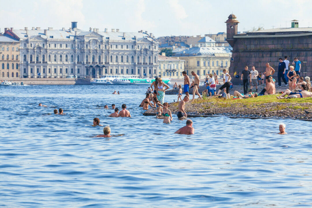 В Санкт-Петербург нагрянула 35-градусная жара