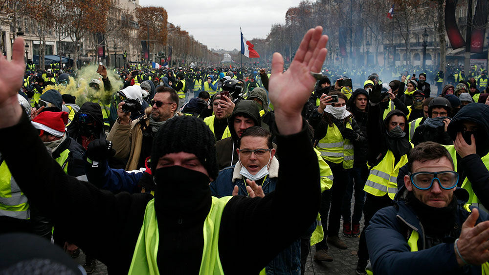 МИД обратится в ОБСЕ из-за попыток связать протесты во Франции с Москвой