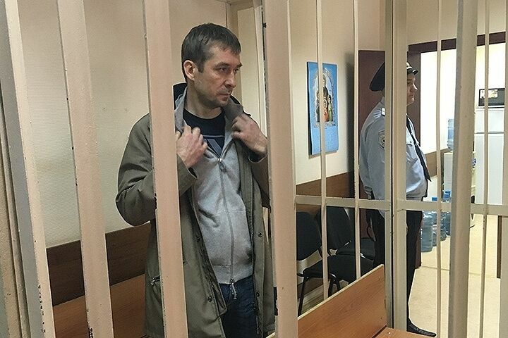 Суд продлил срок ареста полковнику МВД Дмитрию Захарченко