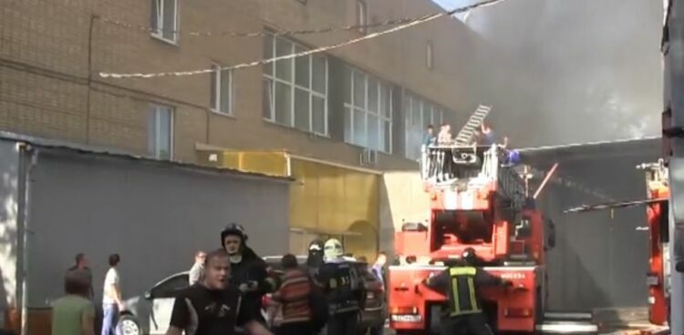 Жертвами пожара на складе в Москве стали не менее 17 человек