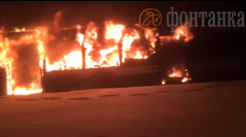 В Санкт-Петербурге загорелся автобус с людьми