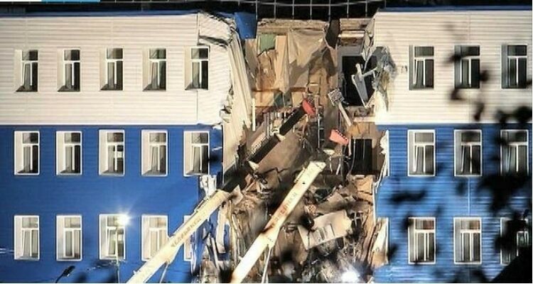 Допрошен подозреваемый по делу об обрушении здания казармы ВДВ в Омской области