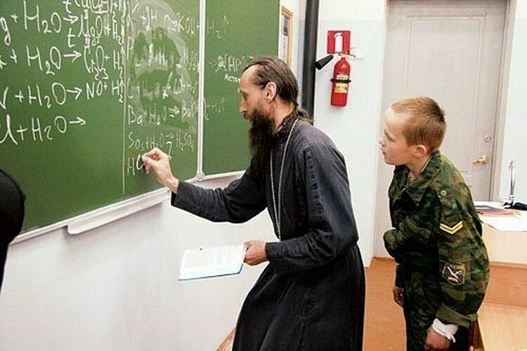 РПЦ и Минобрнауки опровергли обязательные уроки православия в школах