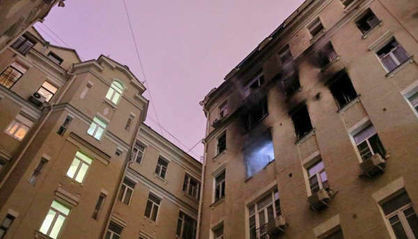 Количество жертв пожара в старом московском доме достигло восьми человек