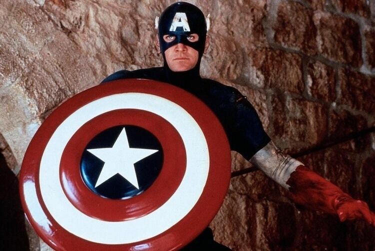В США установят четырехметровую статую Капитану Америка